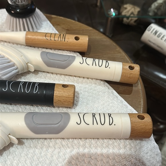 Rae Dunn Fillable Cleaning Utensils for kitchen/bath w/replacement scrubbers 🧽 - Picture 6 of 11